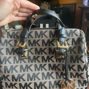 Brandnew Michael Kors Grayson Medium Tote.